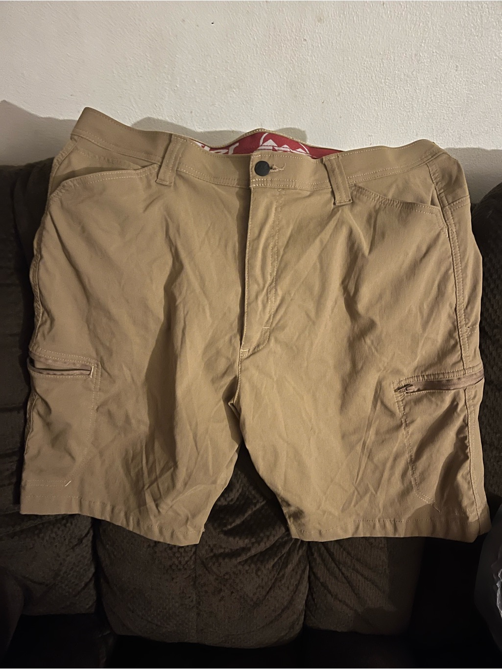 Wrangler Khaki Cargo Shorts With Side Pockets. Men’s Size 38